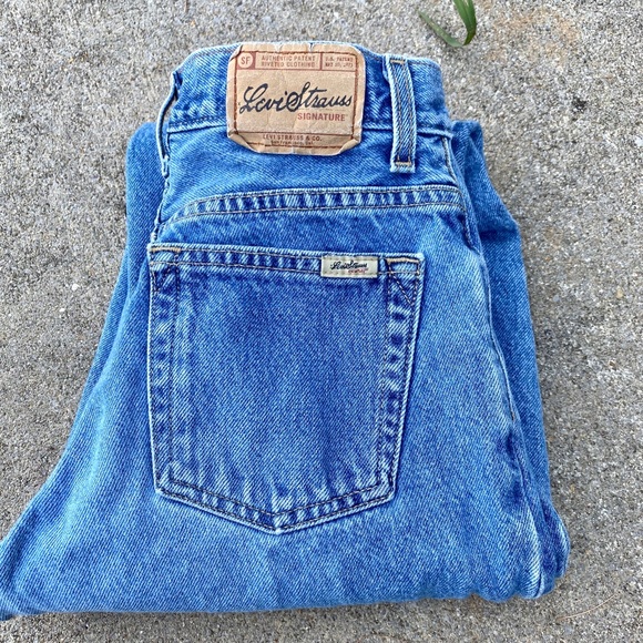 Levi's Denim - Women’s Levi’s Strauss high waisted jeans